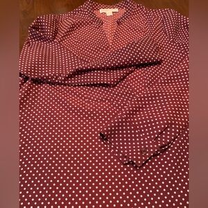 Absolutely stunning authentic Michael Kors polka dot size M blouse, must have!
